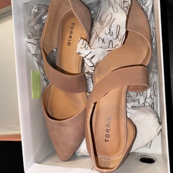 Torrid 11M Flats in Taupe - Picture 1 of 5
